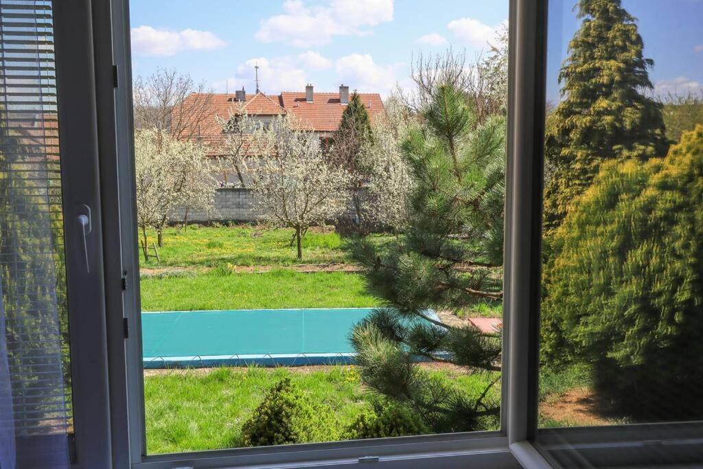 Pohodlny Apartman S Ptaci Zahradou Uherske Hradiste Exterior photo