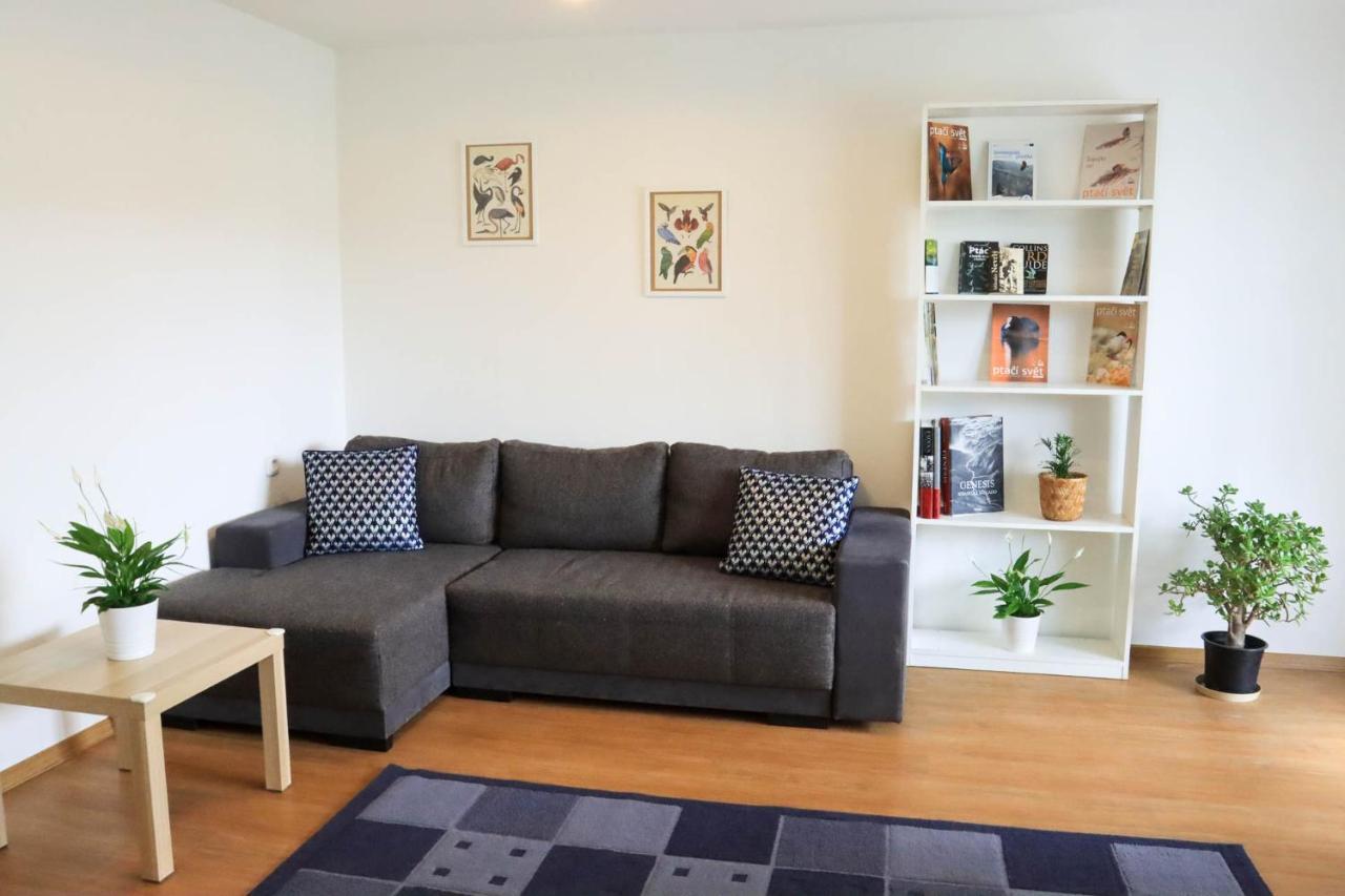 Pohodlny Apartman S Ptaci Zahradou Uherske Hradiste Exterior photo